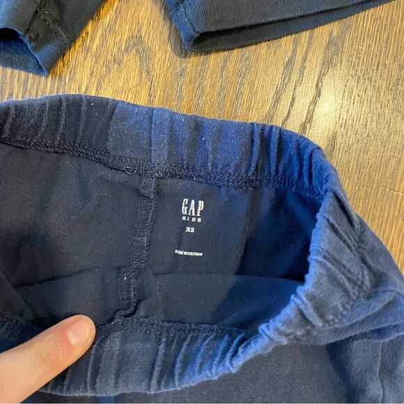 Gap tumble shorts in size xs (4-5) navy blue and black bundle - Picture 4 of 4